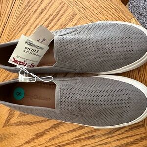 NWT Tommy Bahama slip on shoes. Size 8 grey